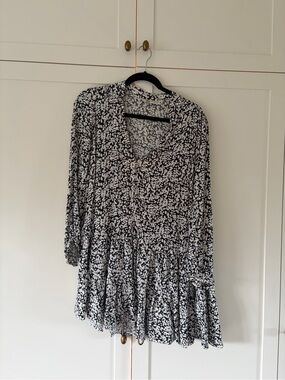 Zara Black and White Printed Long Sleeve Dress